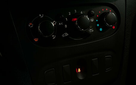 Renault Logan II, 2019 год, 930 000 рублей, 12 фотография