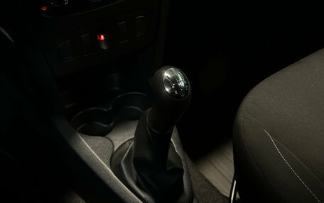 Renault Logan II, 2019 год, 930 000 рублей, 13 фотография