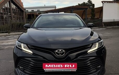 Toyota Camry, 2020 год, 2 500 000 рублей, 2 фотография