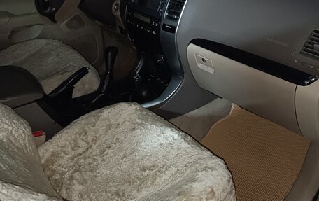 Toyota Land Cruiser Prado 120 рестайлинг, 2009 год, 2 000 000 рублей, 12 фотография