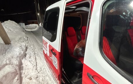 Peugeot Partner II рестайлинг 2, 2011 год, 700 000 рублей, 8 фотография