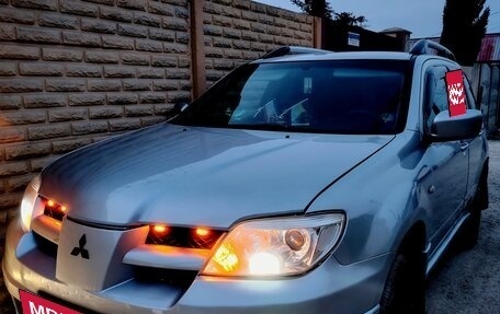 Mitsubishi Outlander III рестайлинг 3, 2006 год, 750 000 рублей, 9 фотография