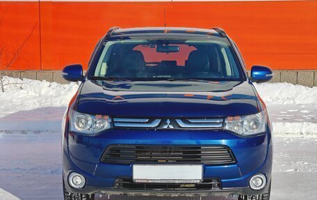 Mitsubishi Outlander III рестайлинг 3, 2013 год, 1 750 000 рублей, 2 фотография