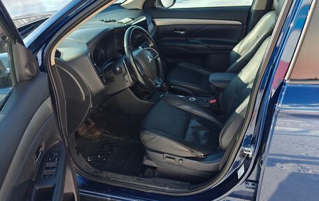 Mitsubishi Outlander III рестайлинг 3, 2013 год, 1 750 000 рублей, 14 фотография