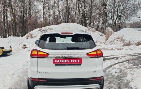 Geely Atlas, 2022 год, 2 100 000 рублей, 2 фотография