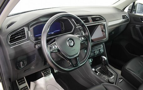 Volkswagen Tiguan II, 2020 год, 3 050 000 рублей, 10 фотография