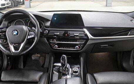 BMW 5 серия, 2019 год, 2 700 000 рублей, 3 фотография