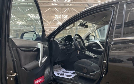 Mitsubishi Pajero Sport III рестайлинг, 2018 год, 2 800 000 рублей, 15 фотография