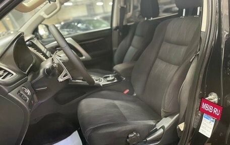 Mitsubishi Pajero Sport III рестайлинг, 2018 год, 2 800 000 рублей, 18 фотография