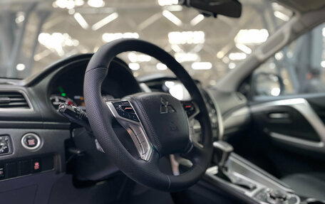 Mitsubishi Pajero Sport III рестайлинг, 2018 год, 2 800 000 рублей, 21 фотография