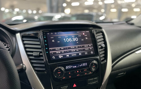 Mitsubishi Pajero Sport III рестайлинг, 2018 год, 2 800 000 рублей, 26 фотография