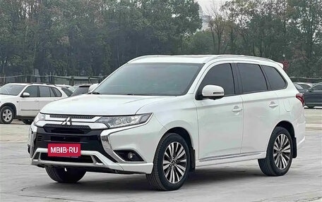 Mitsubishi Outlander III рестайлинг 3, 2022 год, 1 890 001 рублей, 1 фотография