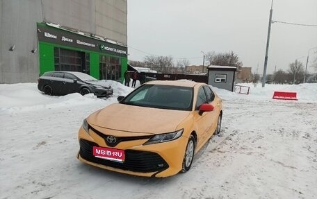 Toyota Camry, 2018 год, 1 300 000 рублей, 1 фотография