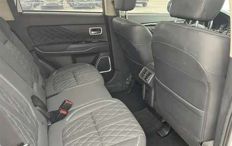 Mitsubishi Outlander III рестайлинг 3, 2022 год, 1 890 001 рублей, 9 фотография