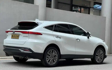 Toyota Harrier, 2024 год, 4 350 001 рублей, 5 фотография