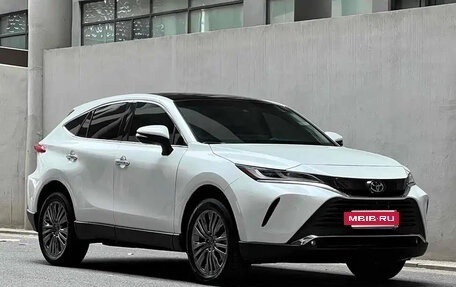 Toyota Harrier, 2024 год, 4 350 001 рублей, 3 фотография