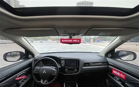 Mitsubishi Outlander III рестайлинг 3, 2022 год, 1 890 001 рублей, 8 фотография