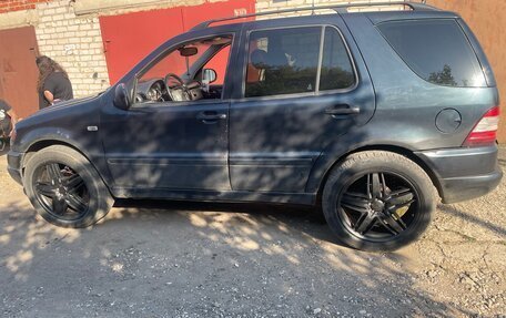 Mercedes-Benz M-Класс, 1998 год, 430 000 рублей, 3 фотография