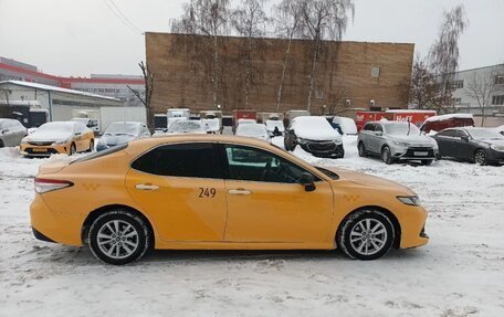 Toyota Camry, 2018 год, 1 300 000 рублей, 3 фотография