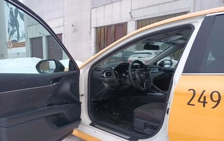 Toyota Camry, 2018 год, 1 300 000 рублей, 4 фотография