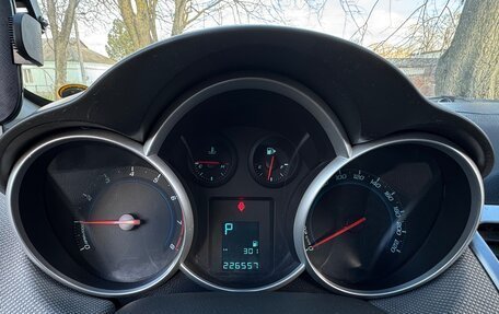 Chevrolet Cruze II, 2010 год, 650 000 рублей, 7 фотография