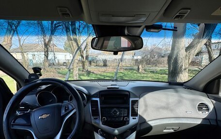 Chevrolet Cruze II, 2010 год, 650 000 рублей, 10 фотография