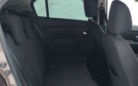 Renault Logan II, 2019 год, 890 000 рублей, 15 фотография