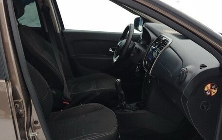 Renault Logan II, 2019 год, 890 000 рублей, 13 фотография