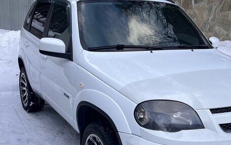 Chevrolet Niva I рестайлинг, 2018 год, 690 000 рублей, 2 фотография