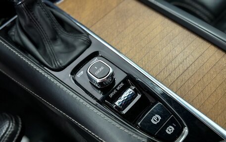 Volvo XC90 II рестайлинг, 2017 год, 3 750 000 рублей, 24 фотография