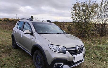 Renault Sandero II рестайлинг, 2019 год, 1 050 000 рублей, 1 фотография