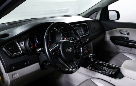 KIA Carnival III, 2019 год, 2 990 000 рублей, 15 фотография