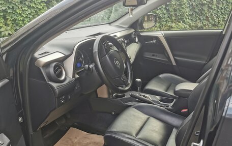 Toyota RAV4, 2015 год, 1 850 000 рублей, 15 фотография