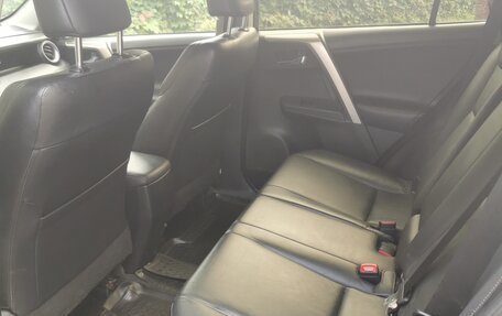 Toyota RAV4, 2015 год, 1 850 000 рублей, 16 фотография