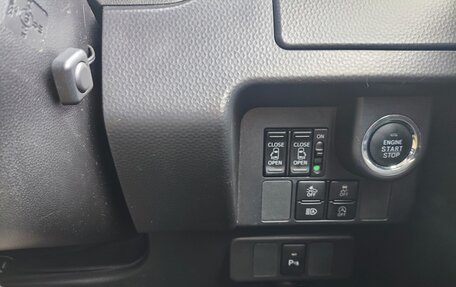 Toyota Roomy I, 2019 год, 1 200 000 рублей, 11 фотография