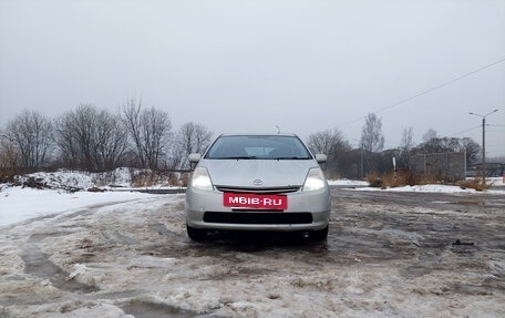 Toyota Prius, 2004 год, 499 999 рублей, 2 фотография