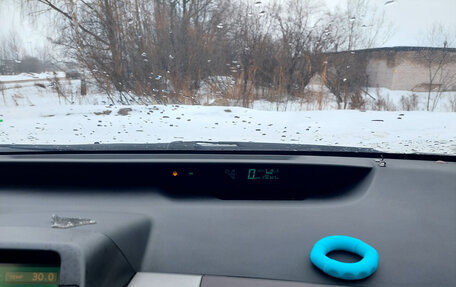 Toyota Prius, 2004 год, 499 999 рублей, 10 фотография