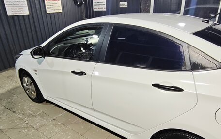 Hyundai Solaris II рестайлинг, 2014 год, 880 000 рублей, 2 фотография