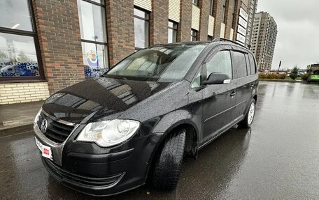 Volkswagen Touran III, 2008 год, 550 000 рублей, 2 фотография