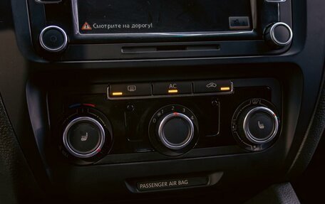 Volkswagen Jetta VI, 2011 год, 855 000 рублей, 15 фотография