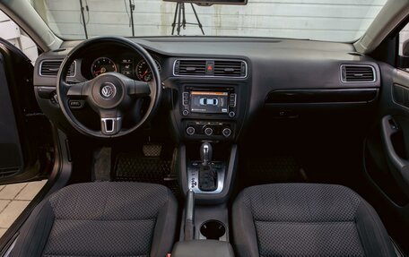 Volkswagen Jetta VI, 2011 год, 855 000 рублей, 16 фотография