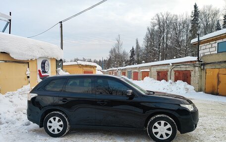 Mitsubishi Outlander III рестайлинг 3, 2014 год, 1 245 000 рублей, 5 фотография