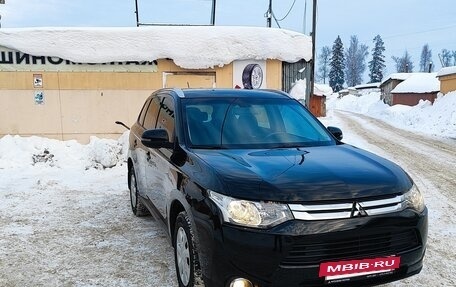 Mitsubishi Outlander III рестайлинг 3, 2014 год, 1 245 000 рублей, 2 фотография