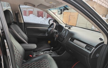 Mitsubishi Outlander III рестайлинг 3, 2014 год, 1 245 000 рублей, 9 фотография