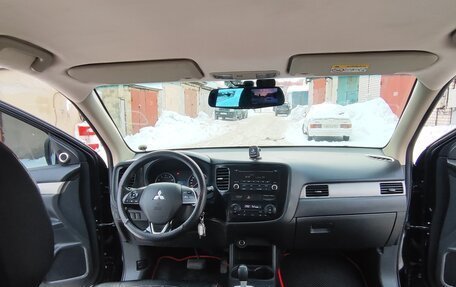 Mitsubishi Outlander III рестайлинг 3, 2014 год, 1 245 000 рублей, 11 фотография