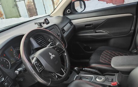 Mitsubishi Outlander III рестайлинг 3, 2014 год, 1 245 000 рублей, 8 фотография