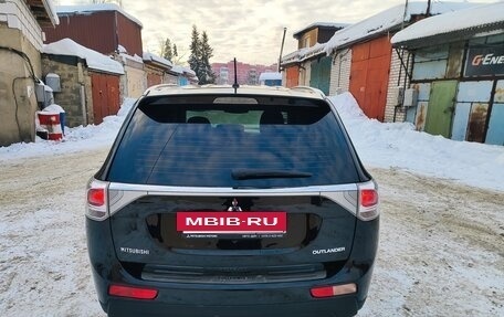 Mitsubishi Outlander III рестайлинг 3, 2014 год, 1 245 000 рублей, 12 фотография