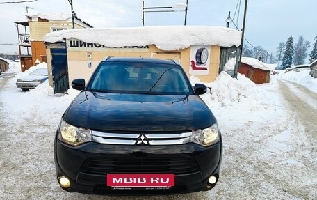 Mitsubishi Outlander III рестайлинг 3, 2014 год, 1 245 000 рублей, 4 фотография