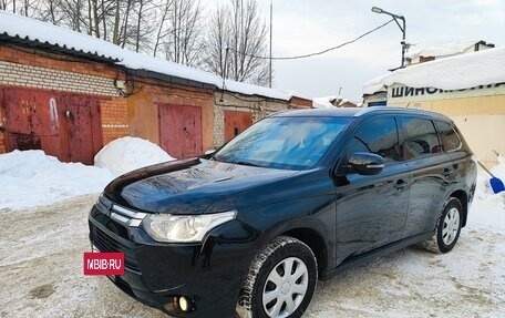 Mitsubishi Outlander III рестайлинг 3, 2014 год, 1 245 000 рублей, 3 фотография