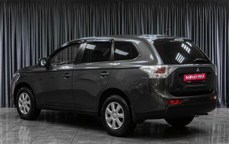 Mitsubishi Outlander III рестайлинг 3, 2013 год, 1 605 000 рублей, 2 фотография